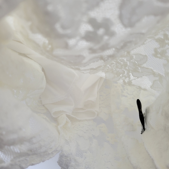 Cherry Koko Made in Korea Off White Lace Overlay Dress - Picture 6 of 14